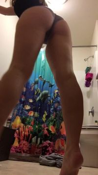 Underbutt And A Whole Lotta Leg ;3