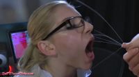 Ashley Fires Gets A Lesbian Facial