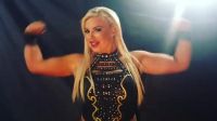 Dana Showing Off Her Sexy Arms