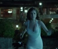 Anna Kendrick In A Bouncy Hurry