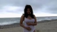 Sunny Leone Loves The Beach