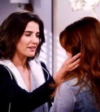 Alyson Hannigan And Cobie Smulders In HIMYM