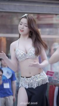 Belly Dancer Has Some Massive Jiggles!