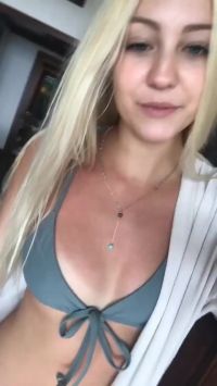 Ava Sambora – Jiggle
