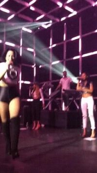 Demi Lovato Spreading Those Thick Thighs