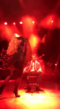 Jojo Giving A Lapdance