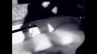 Heidi Klum – In The Bath