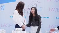 Krystal Jung Noticing A Fan