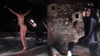 Queensnake.com – Attic Attack X-Post /r/BondageGIFS_HighRES
