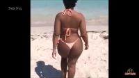 Jiggling On The Beach