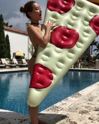 Serena Jung – Pizza & Booty
